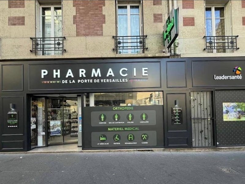 Façade de la Pharmacie de la Porte de Versailles, 395 rue de Vaugirard